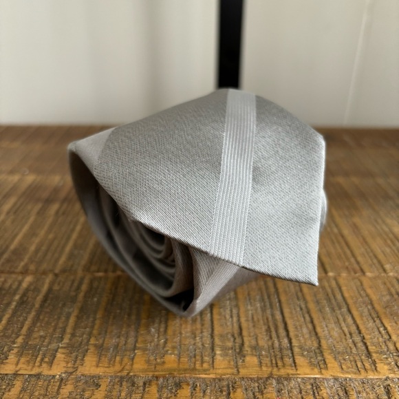 Banana Republic Other - Banana Republic Classic Silver Stripe Silk Tie Mens 60” Long 3” Wide OS Necktie